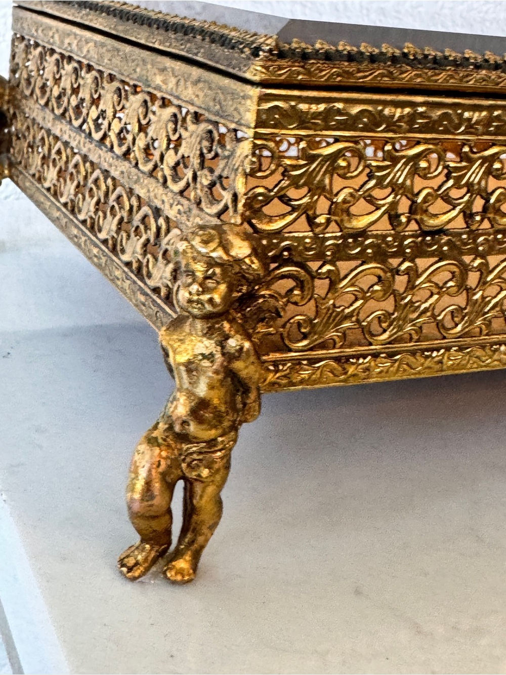 Vintage Ormolu Filigree Beveled Glass Jewelry Box with Cherub Feet - Picture 7 of 9